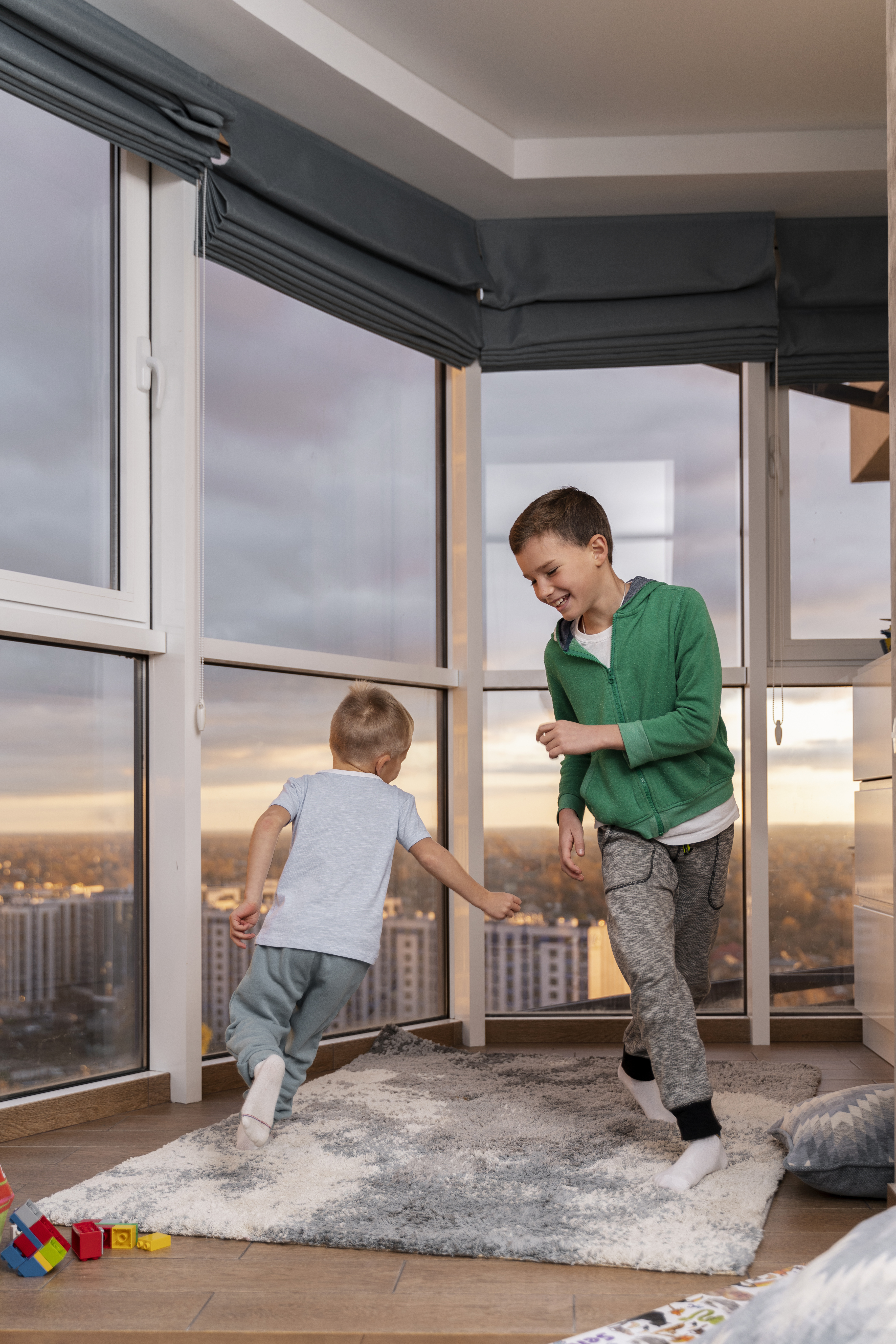 kids-playing-their-room
